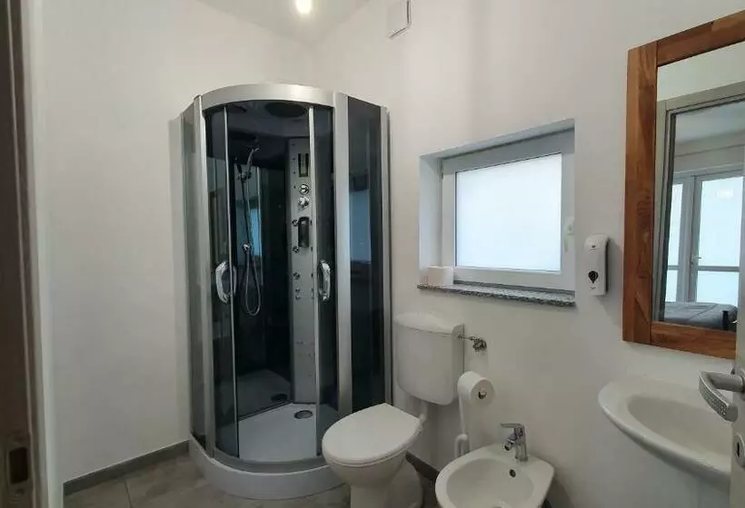 تختخواب و صبحانه Fly Bed   Milano Malpensa Airport