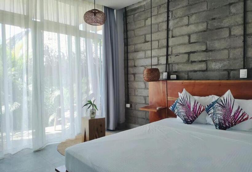 هتل Alive Beach House