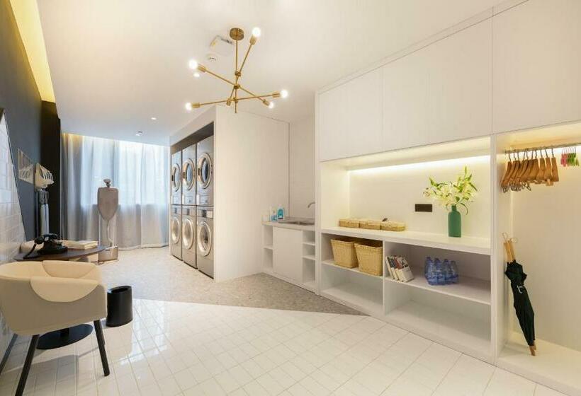 Atour Hotel Ningbo Fenghua Huizheng Street