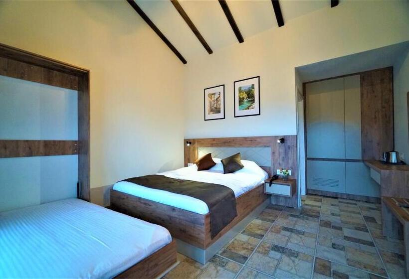 בית מלון כפרי Milyos