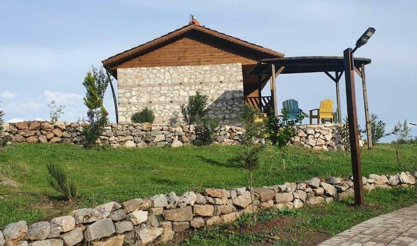 בית מלון כפרי Milyos