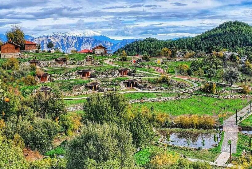 בית מלון כפרי Milyos