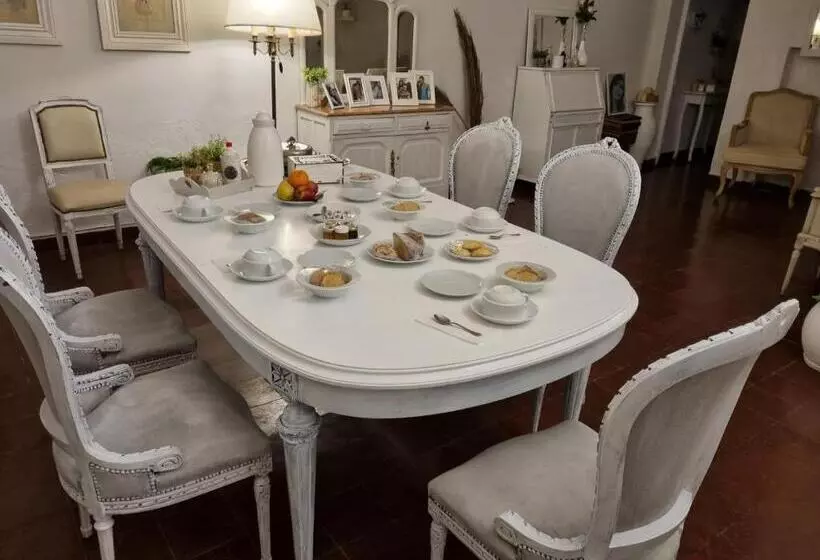 پانسیون White House   Hospedaje Con Desayuno