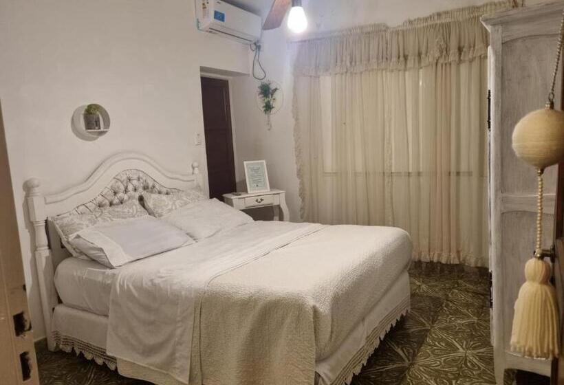 پانسیون White House Hospedaje Con Desayuno