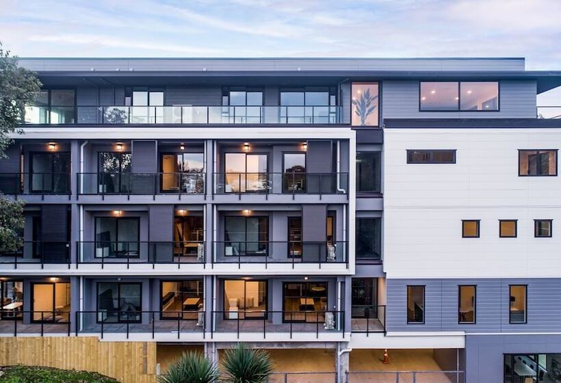 Sunrise Garden Suites