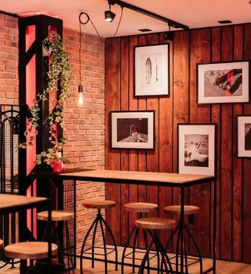 ユースホステル Alaïa Lodge