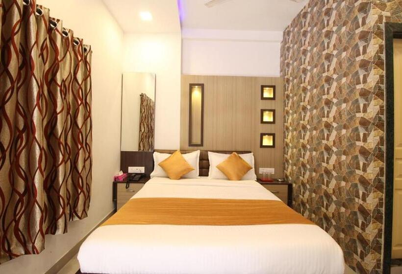 ホテル Golden Residency