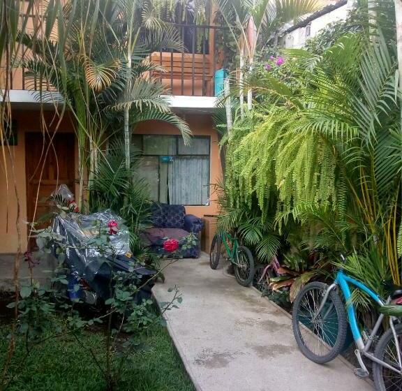 هتل Hospedaje Eli Panajachel