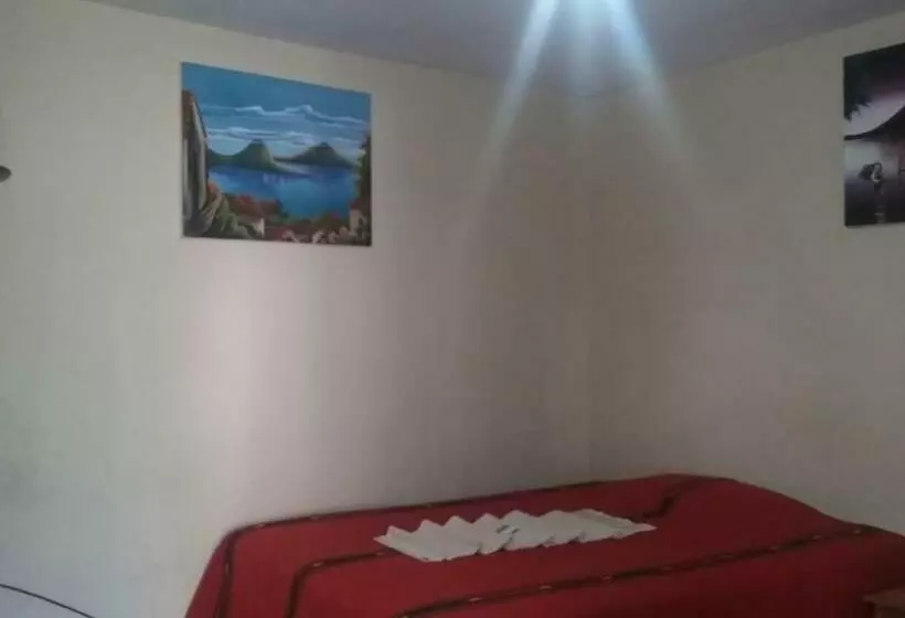 هتل Hospedaje Eli Panajachel