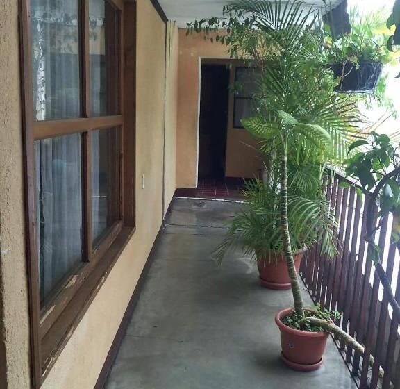 هتل Hospedaje Eli Panajachel