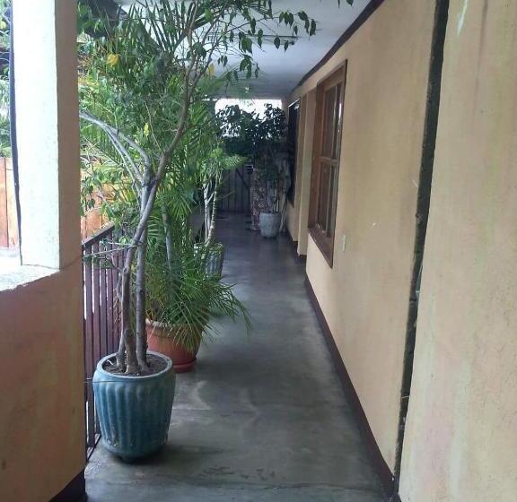 هتل Hospedaje Eli Panajachel