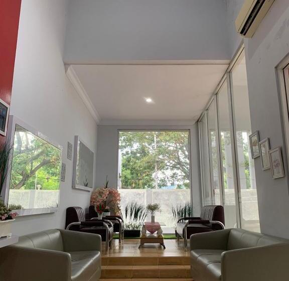 فندق Jambura Inn