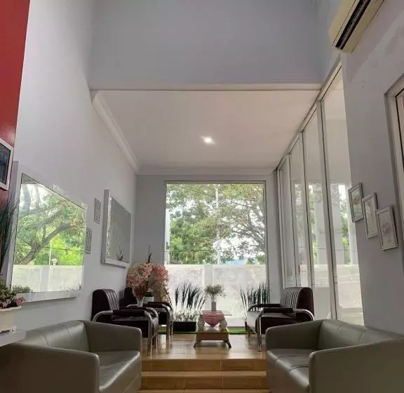 ホテル Jambura Inn