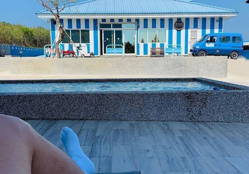 هتل Loju Seaview Homestay