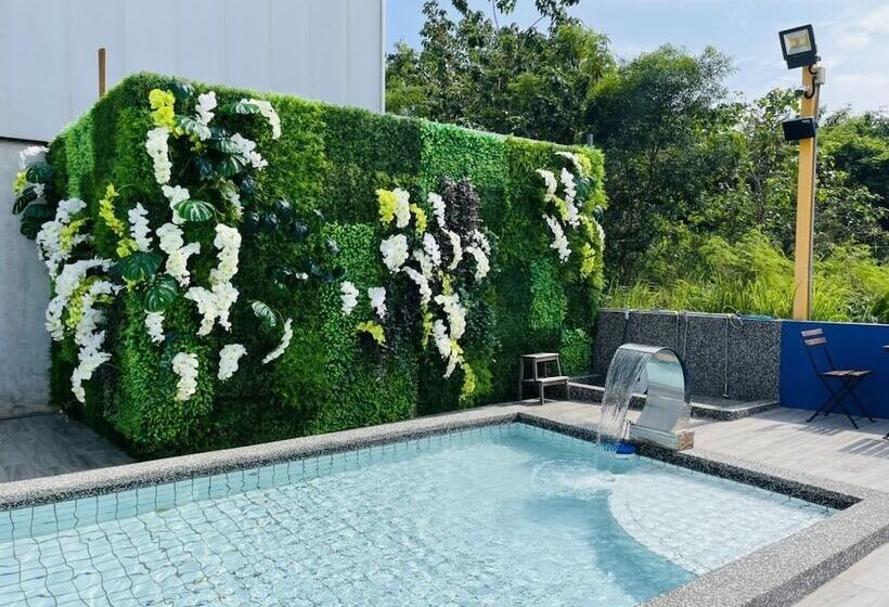 هتل Loju Seaview Homestay