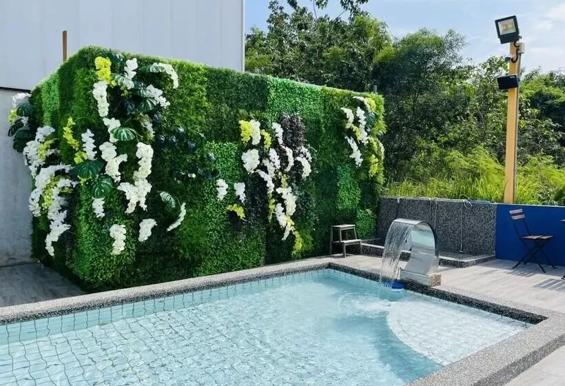 هتل Loju Seaview Homestay