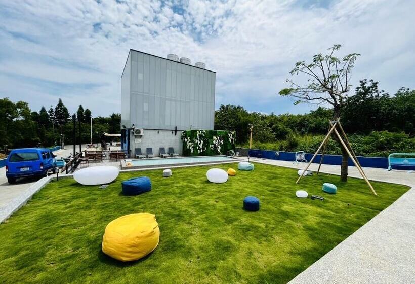 هتل Loju Seaview Homestay