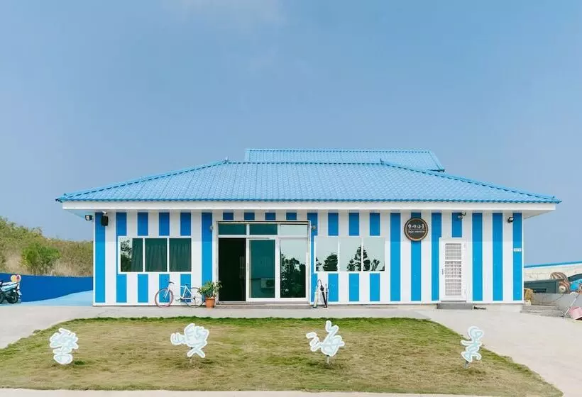 هتل Loju Seaview Homestay