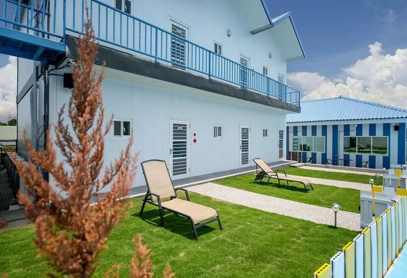 هتل Loju Seaview Homestay