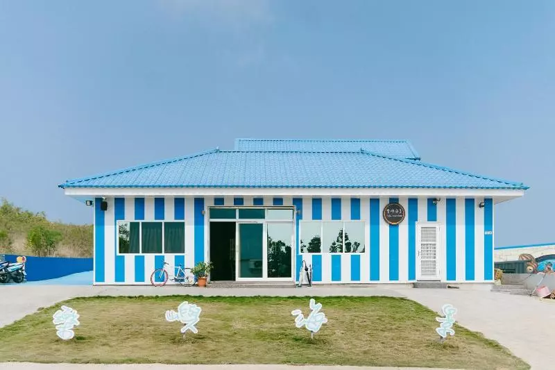 هتل Loju Seaview Homestay