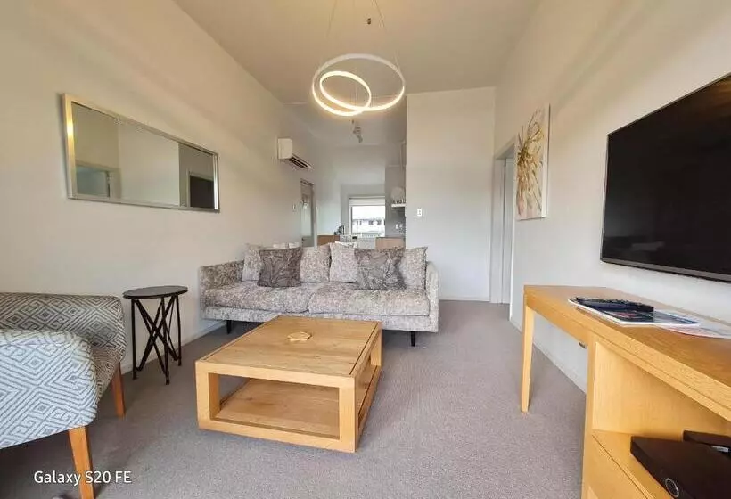 בית מלון כפרי Akaroa Village Inn