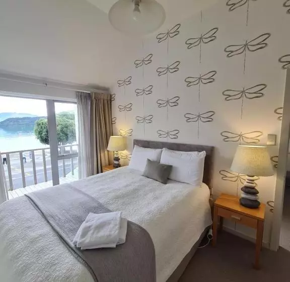 בית מלון כפרי Akaroa Village Inn