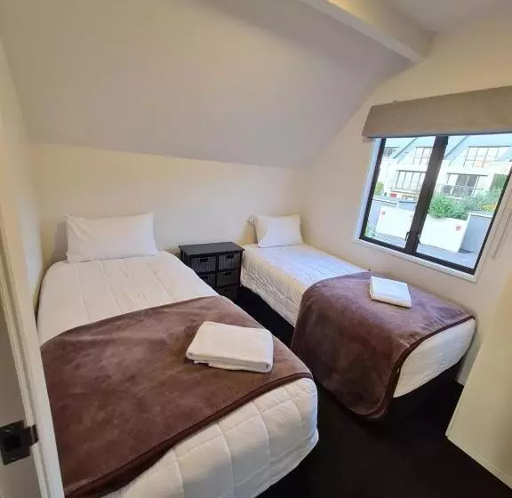 בית מלון כפרי Akaroa Village Inn