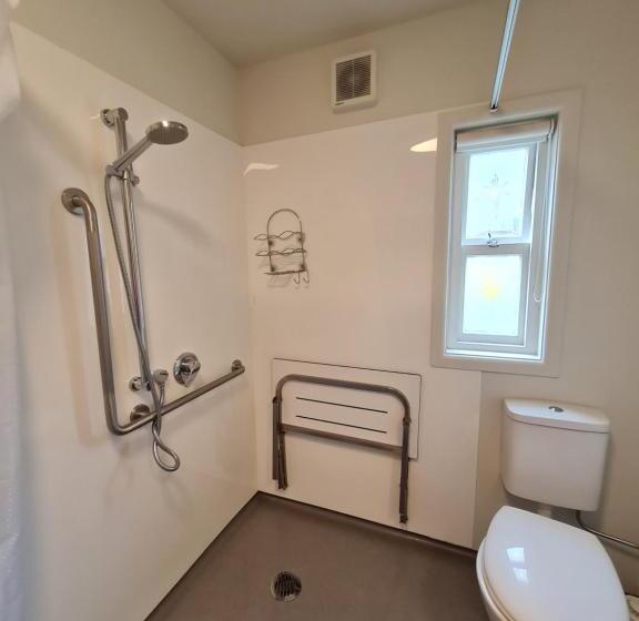 בית מלון כפרי Akaroa Village Inn