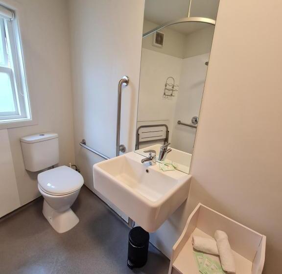 בית מלון כפרי Akaroa Village Inn