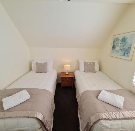 בית מלון כפרי Akaroa Village Inn