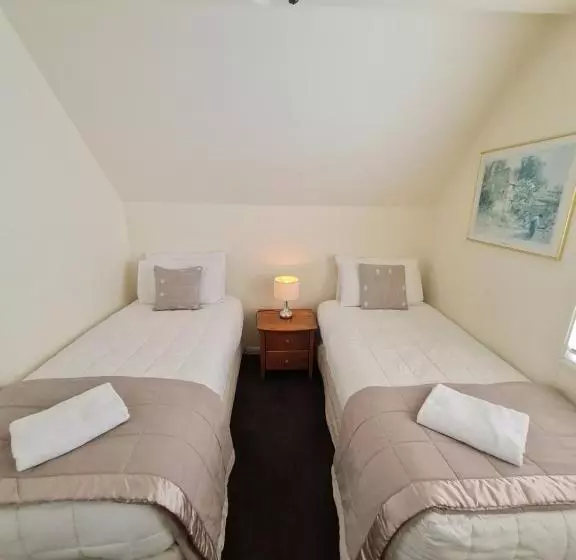 בית מלון כפרי Akaroa Village Inn