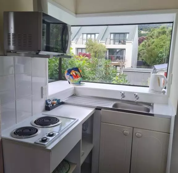 בית מלון כפרי Akaroa Village Inn