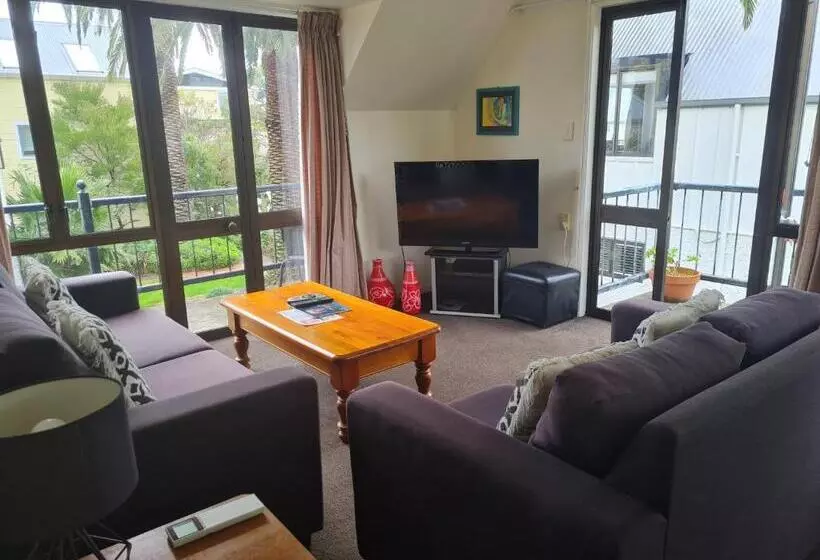 בית מלון כפרי Akaroa Village Inn