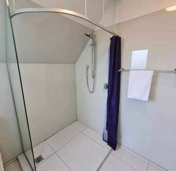 בית מלון כפרי Akaroa Village Inn