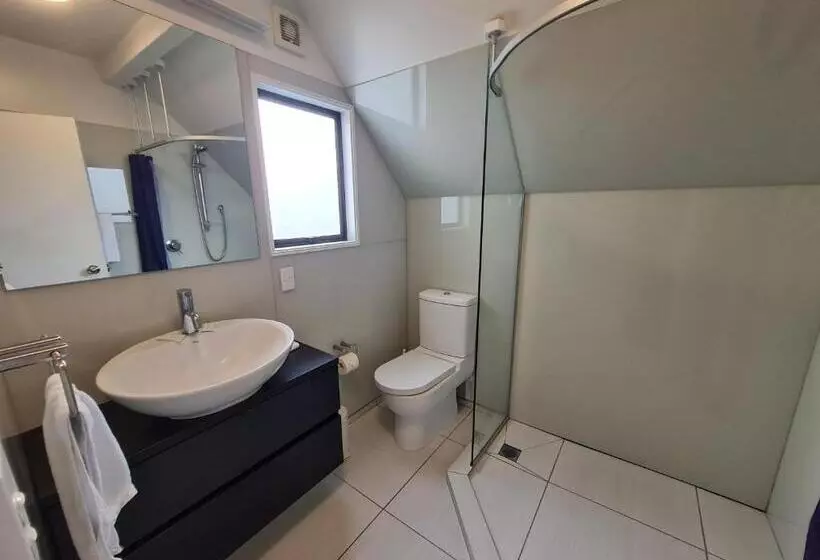 בית מלון כפרי Akaroa Village Inn