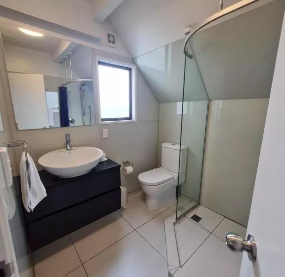 בית מלון כפרי Akaroa Village Inn