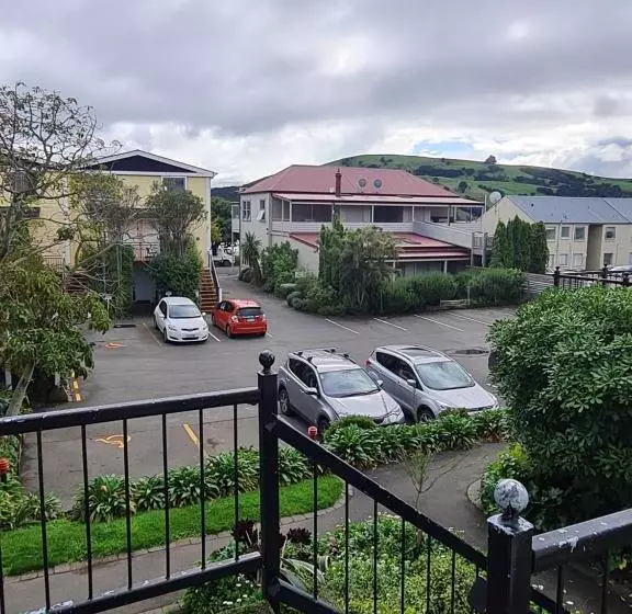 בית מלון כפרי Akaroa Village Inn