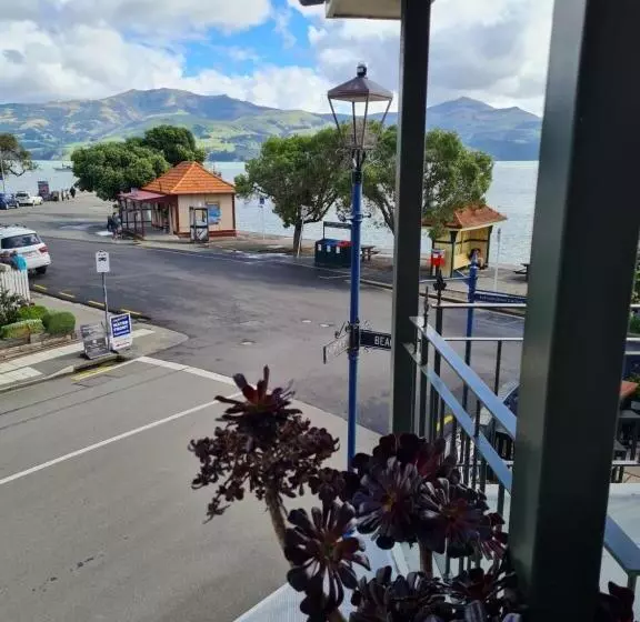 בית מלון כפרי Akaroa Village Inn