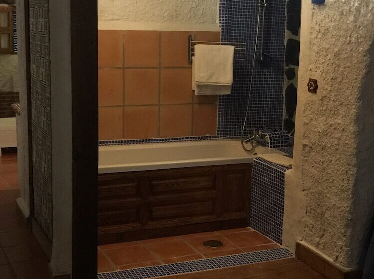 Hotel Casas Cueva Y Cortijo La Tala En Guadix