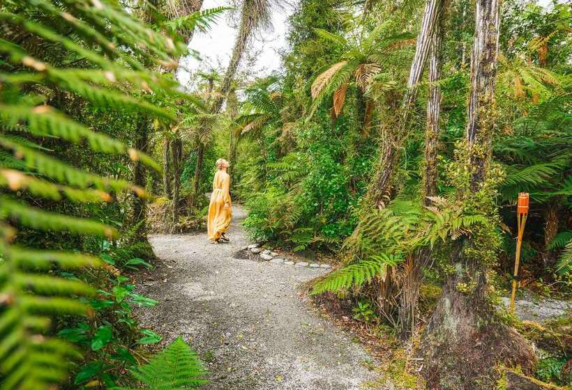 Отель Te Waonui Forest Retreat