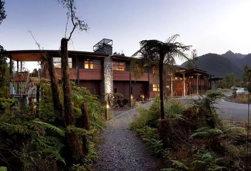 فندق Te Waonui Forest Retreat
