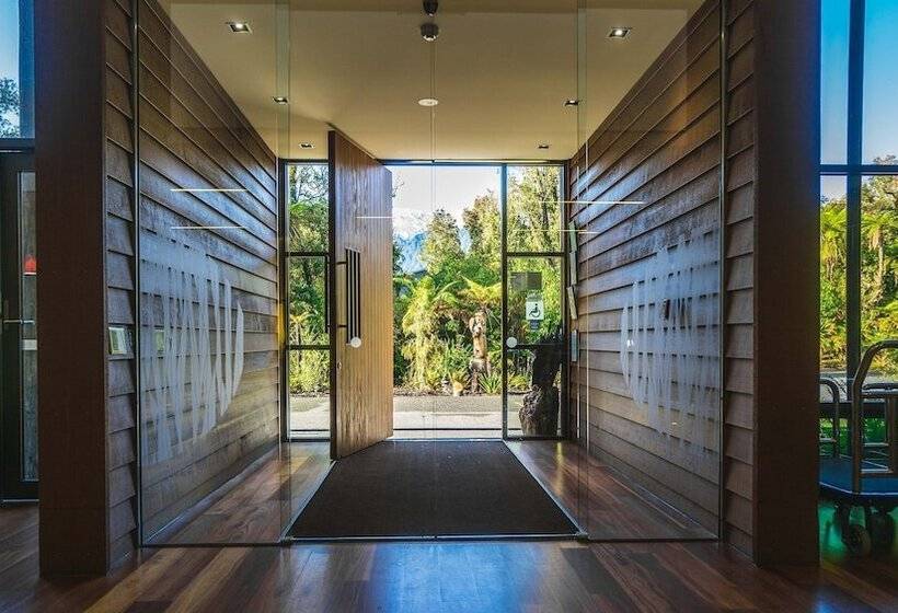 Отель Te Waonui Forest Retreat