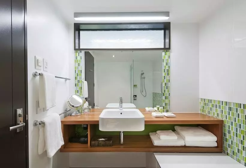 فندق Te Waonui Forest Retreat