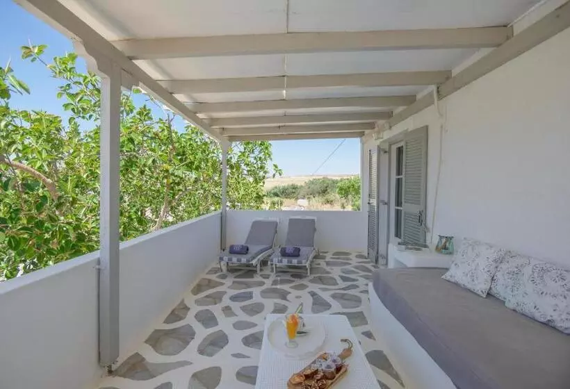 Margarita Studios Ambelas