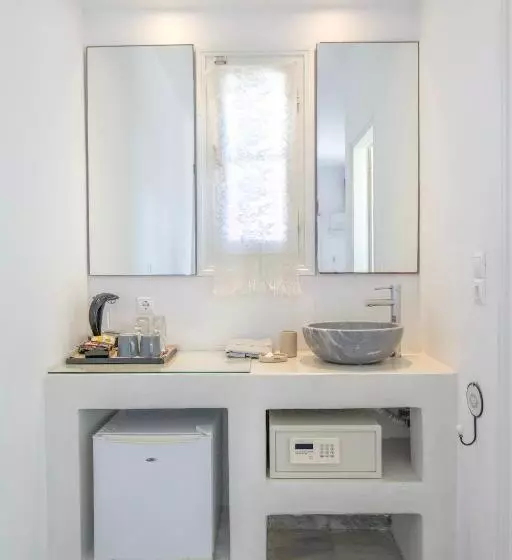 Margarita Studios Ambelas