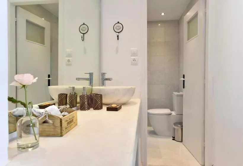 Margarita Studios Ambelas