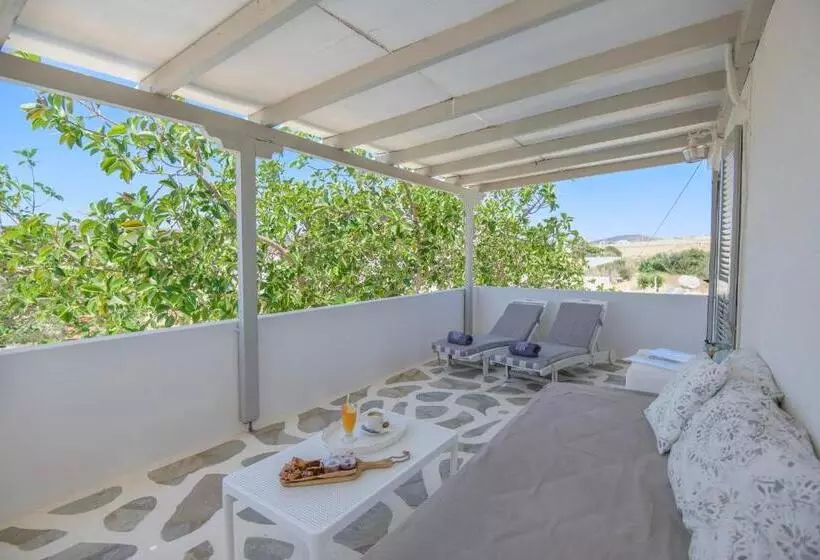 Margarita Studios Ambelas