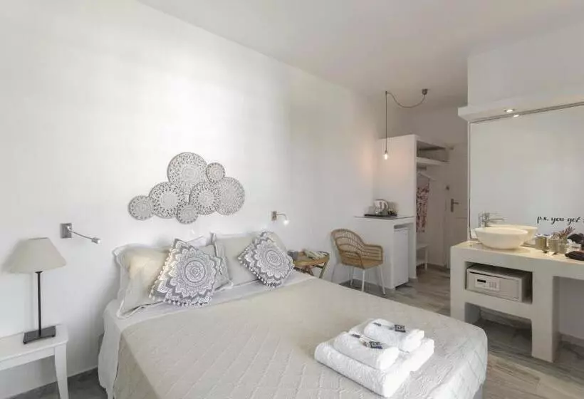 Margarita Studios Ambelas