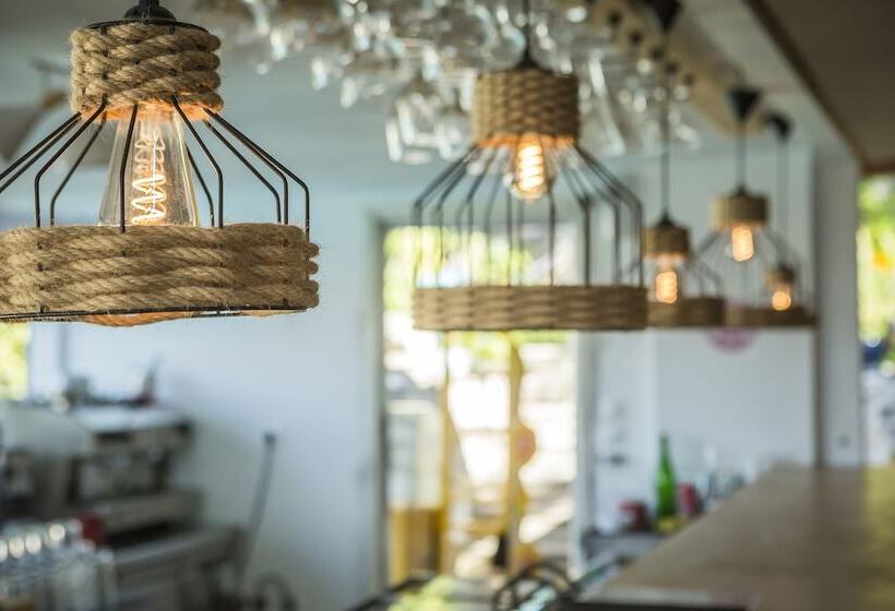 Metaxatos Apartments