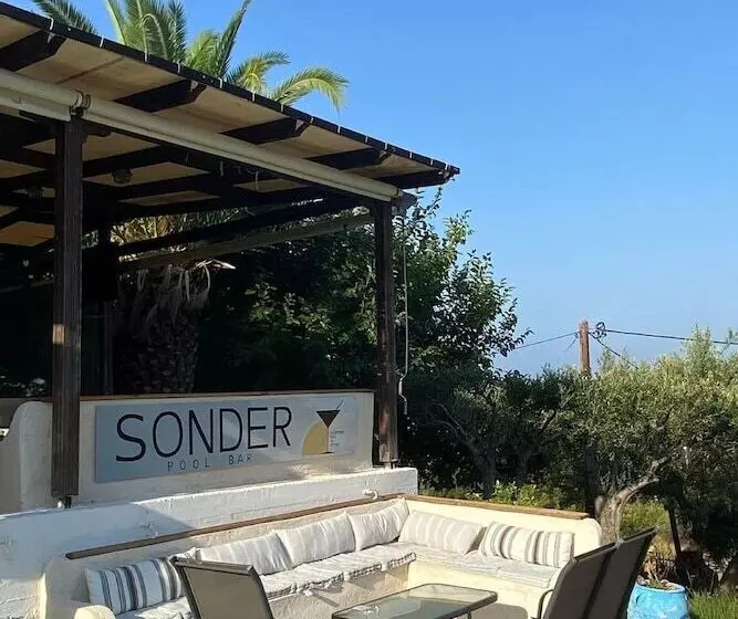 Metaxatos Apartments